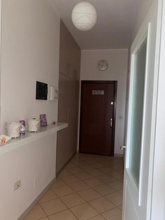 Apartament me qera 3+1 Shkoder (prane Katedrales) - Imazhi 5