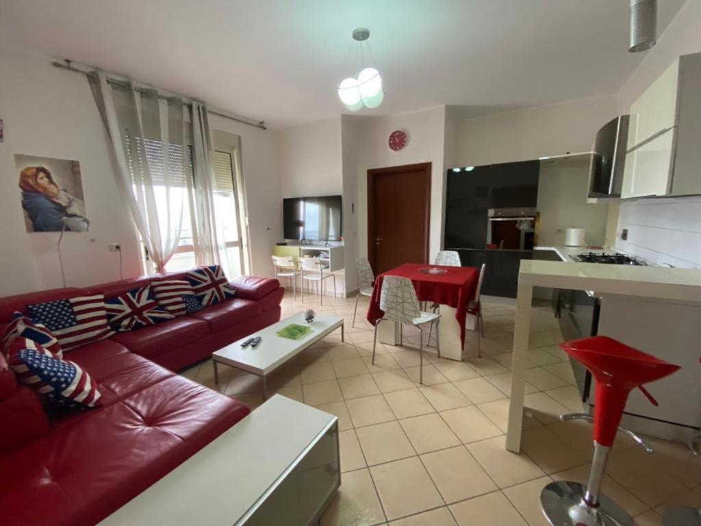 Apartament me qera 3+1 Shkoder (prane Katedrales) - Imazhi 4