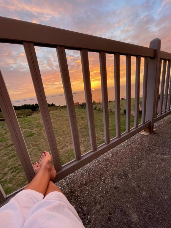 Balkon lub taras w obiekcie Villa face mer aux magnifiques couchers de soleil 5 mn de Nausicaa