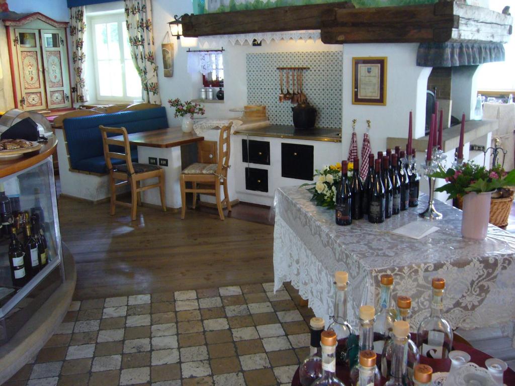 Kuchyň nebo kuchyňský kout v ubytování Rifugio Monti Pallidi