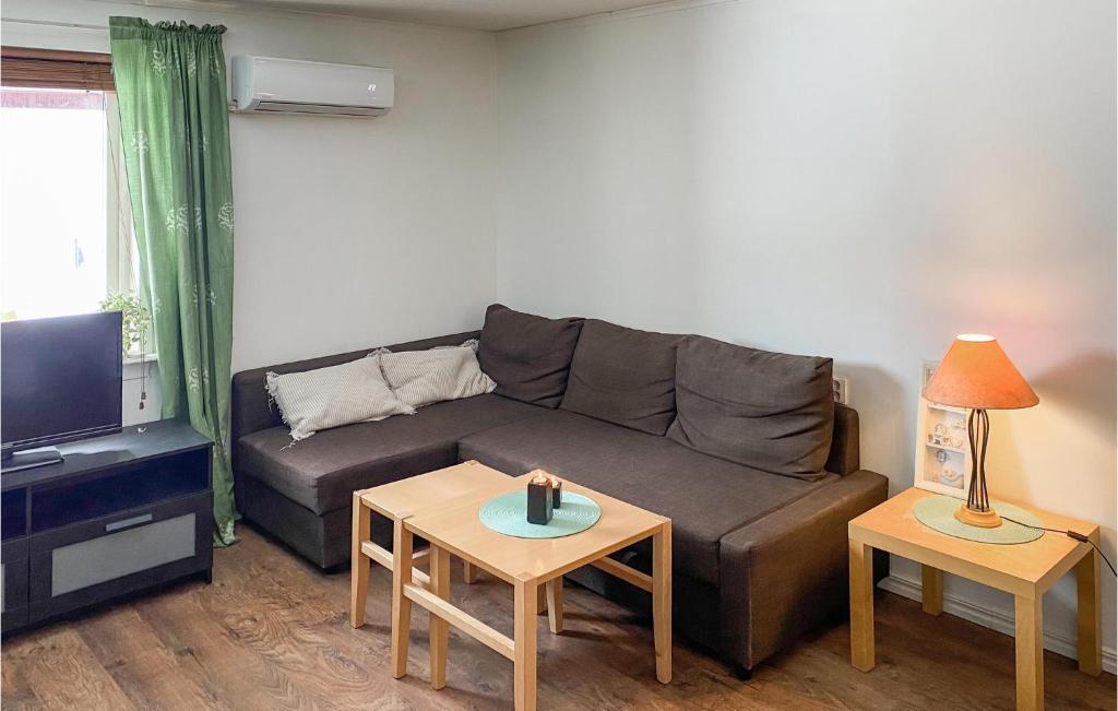 Posezení v ubytování 1 Bedroom Stunning Apartment In Sommen