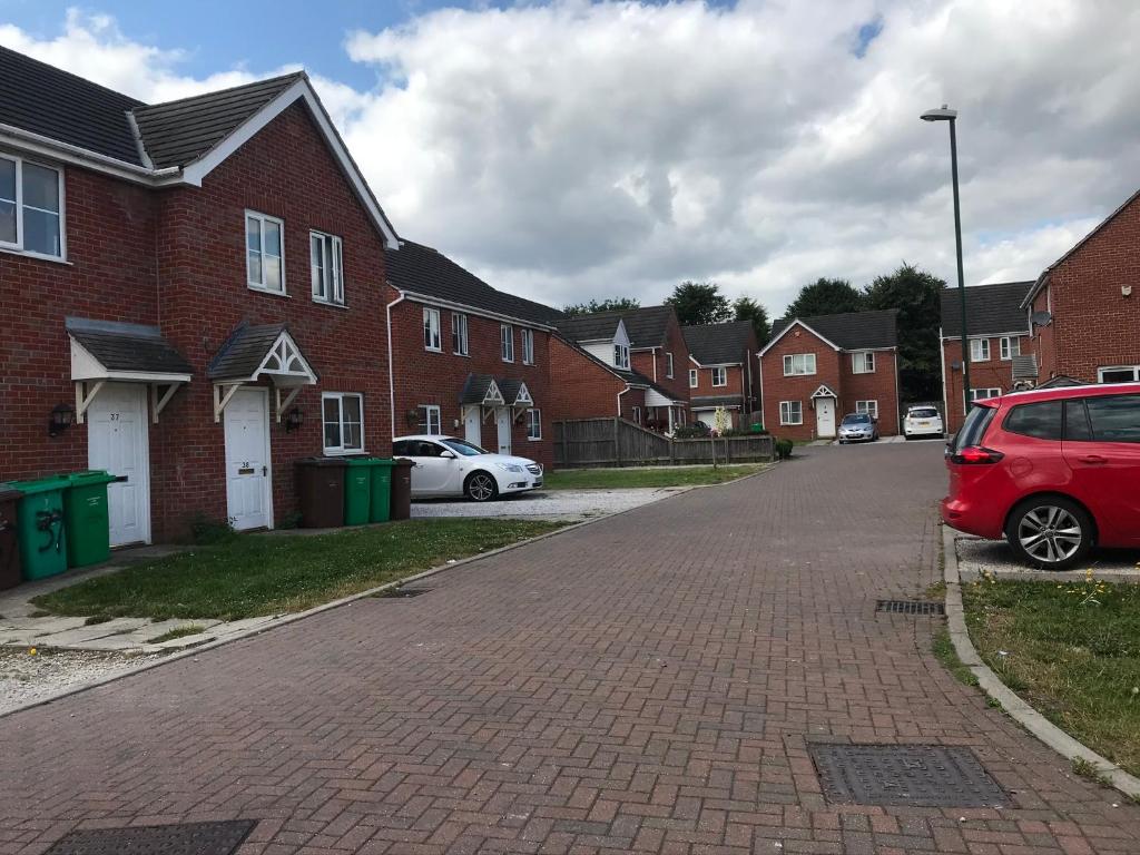 2 HOUSES, new builds, 3bedrooms in each, NOTTINGHAM