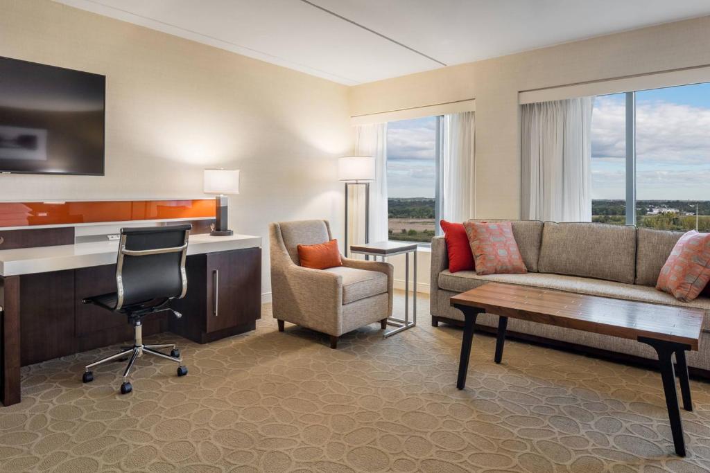 Delta Hotels by Marriott Philadelphia Airport - King Studio Suite