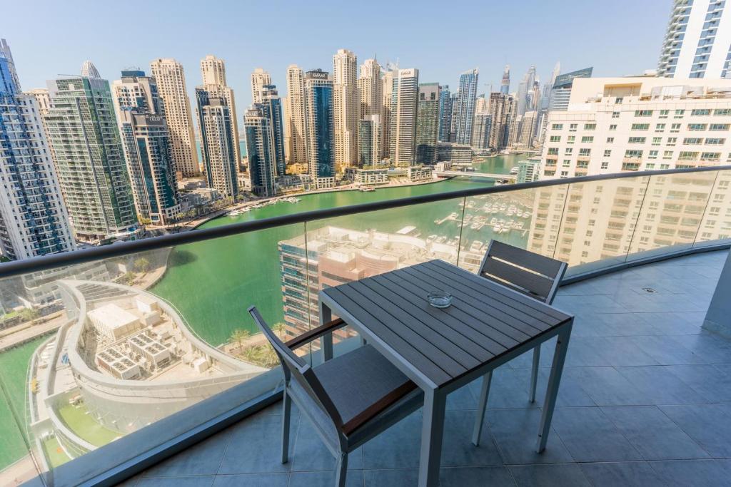 LUXFolio Retreats – Spacious Luxury Unit – 3BHK in Marina