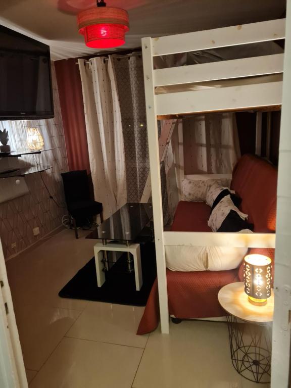 Kuchyňa alebo kuchynka v ubytovaní Appartement cosy à 5mn à pied de la gare de melun.