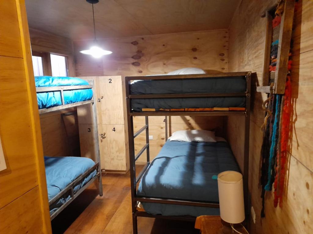 Palanda nebo palandy na pokoji v ubytování Hostal Palafito Waiwen