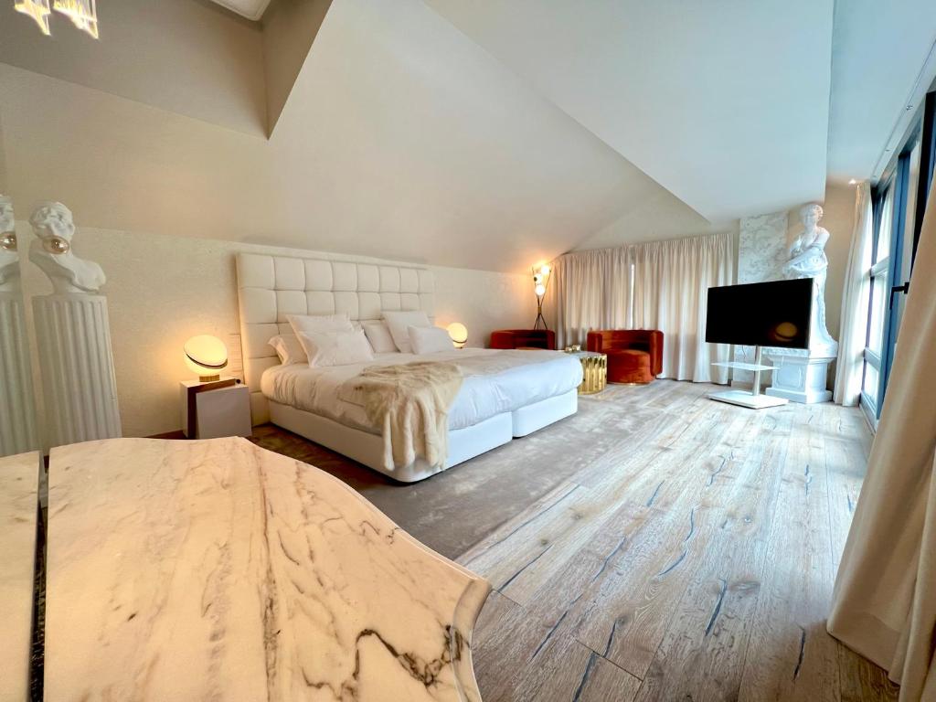 Postel nebo postele na pokoji v ubytování Hotel & SPA Bringué