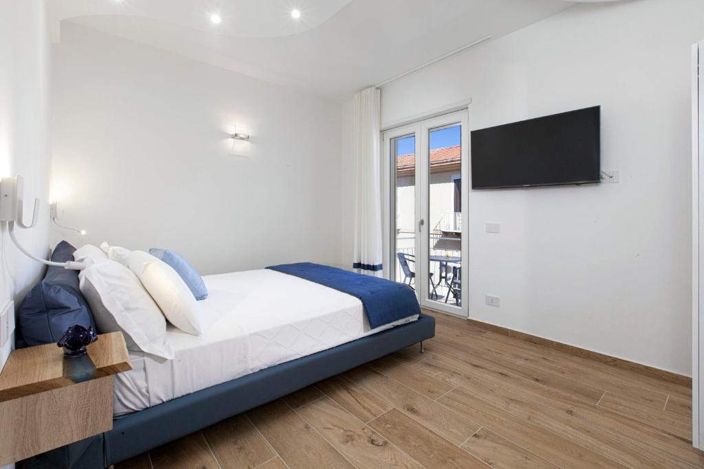 Postel nebo postele na pokoji v ubytování YourHome - Lidia Rooms & Suites