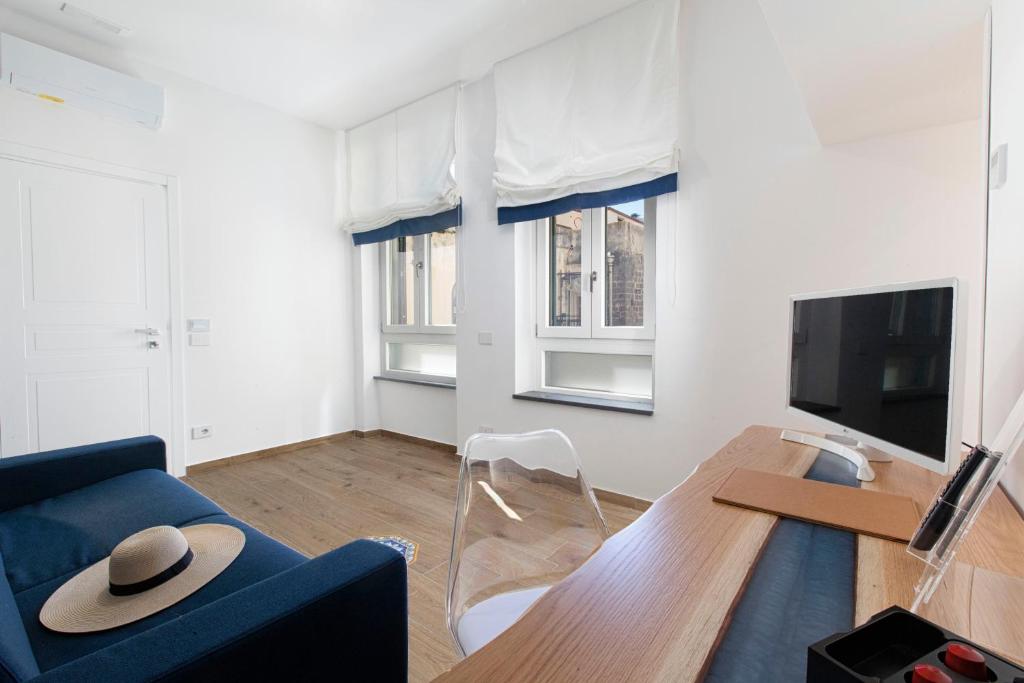 TV a/nebo společenská místnost v ubytování YourHome - Lidia Rooms & Suites