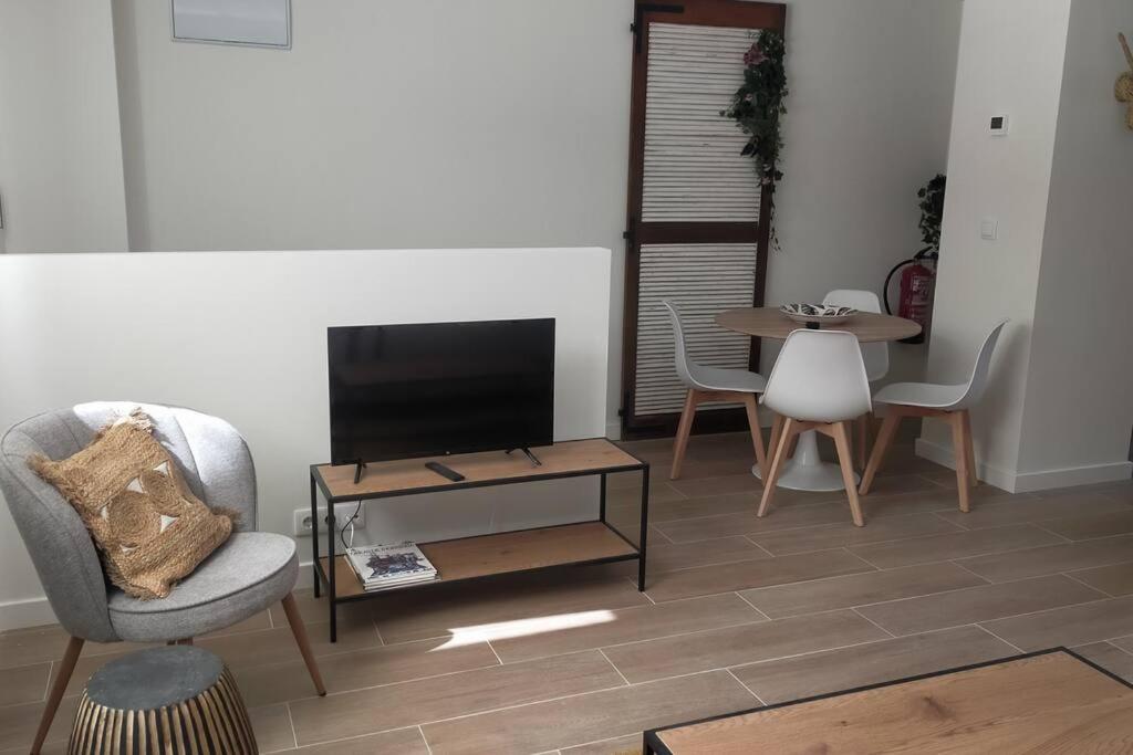 Telewizja i/lub zestaw kina domowego w obiekcie Apartamento Laurana