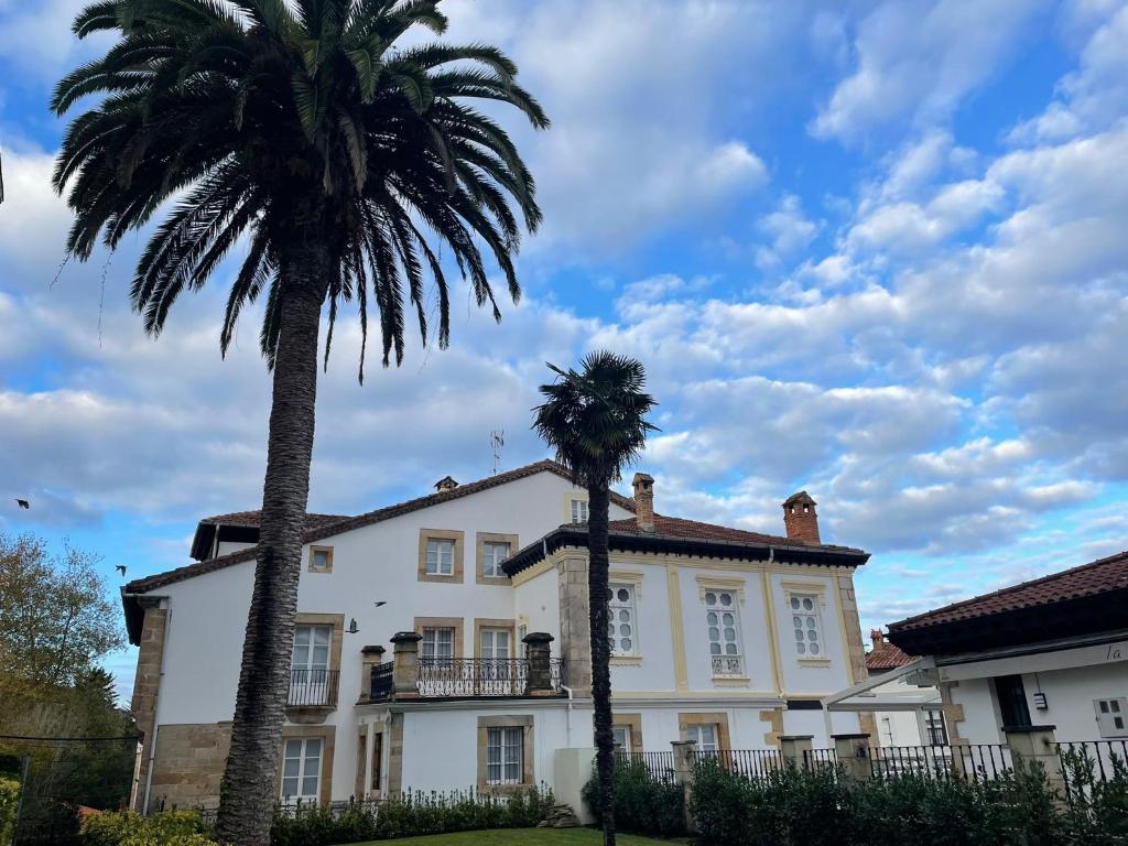 Gallery image of Apartamentos Turísticos Las Ánimas Comillas in Comillas