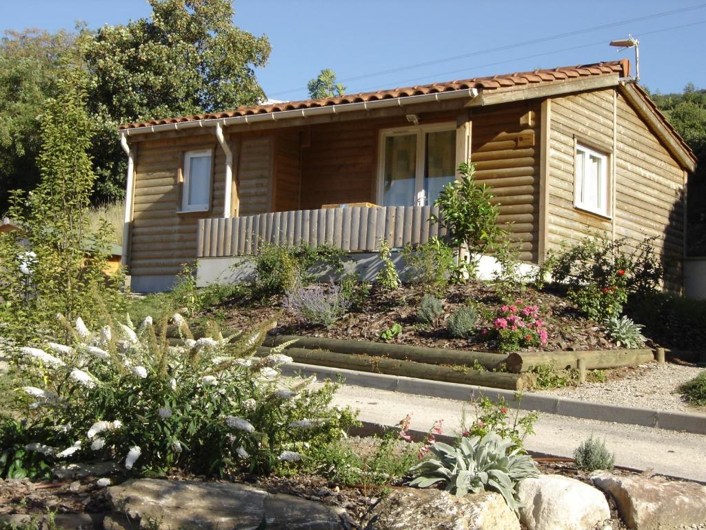Vonkajšia záhrada v ubytovaní Résidence Les Chalets de Millau