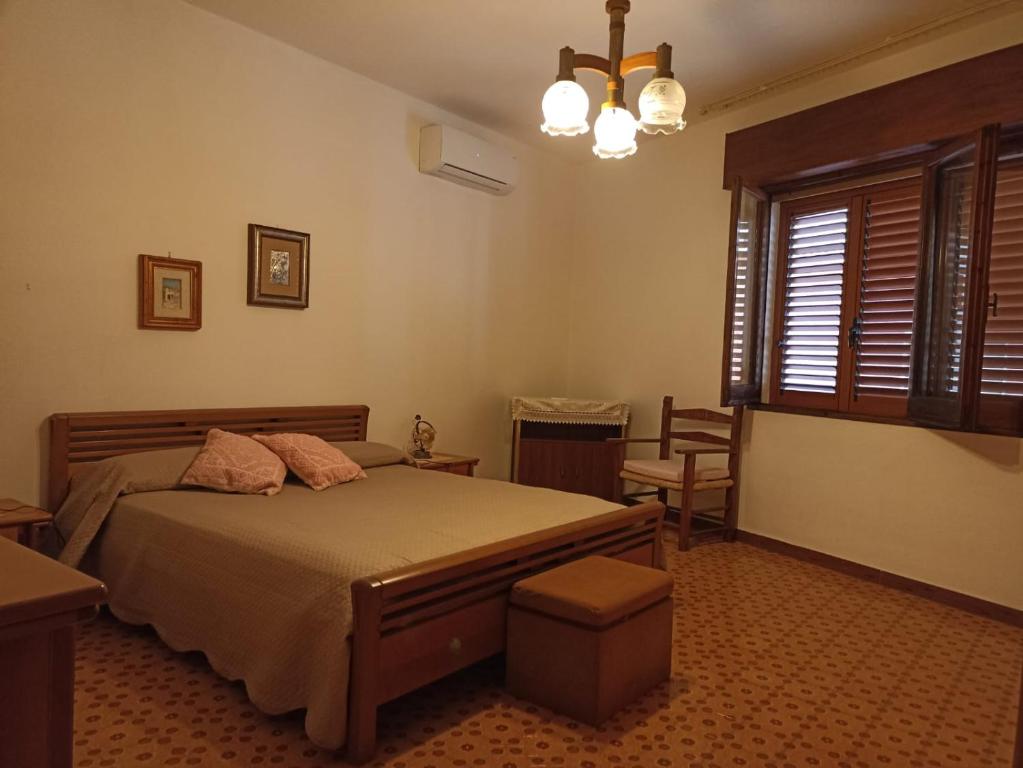 A bed or beds in a room at Appartamento Ginepro Sardegna