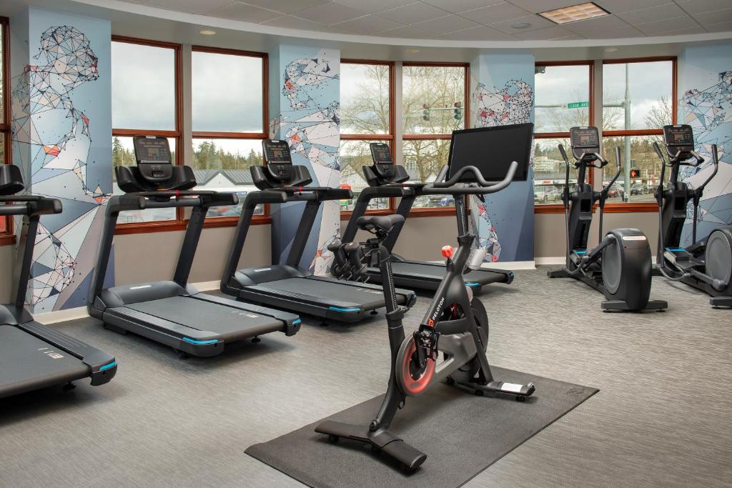 Fitness centrum a/nebo fitness zařízení v ubytování Courtyard by Marriott Seattle Kirkland