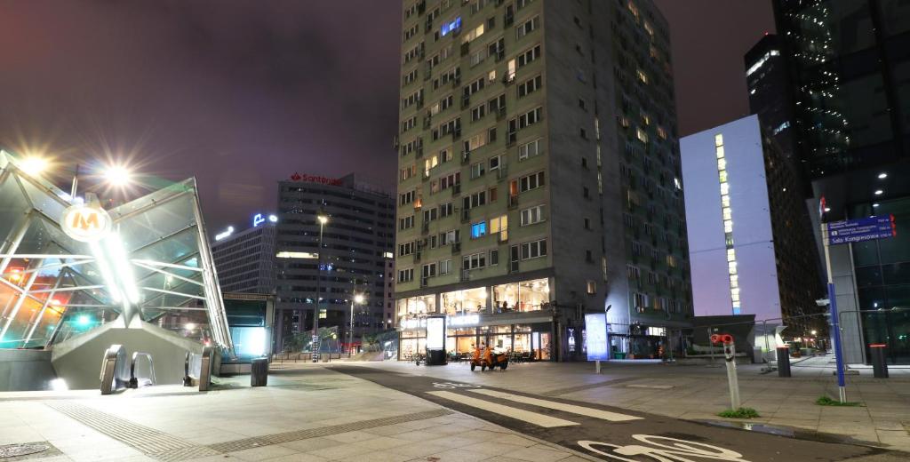 Falcon Apartment Center 2 Metro Złote Tarasy - 17