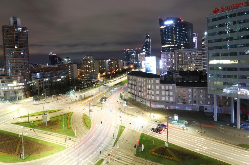 Falcon Apartment Center 2 Metro Złote Tarasy - 16