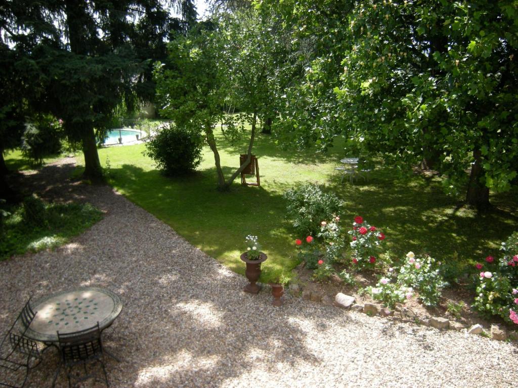 Vonkajšia záhrada v ubytovaní Phèdre en Saône