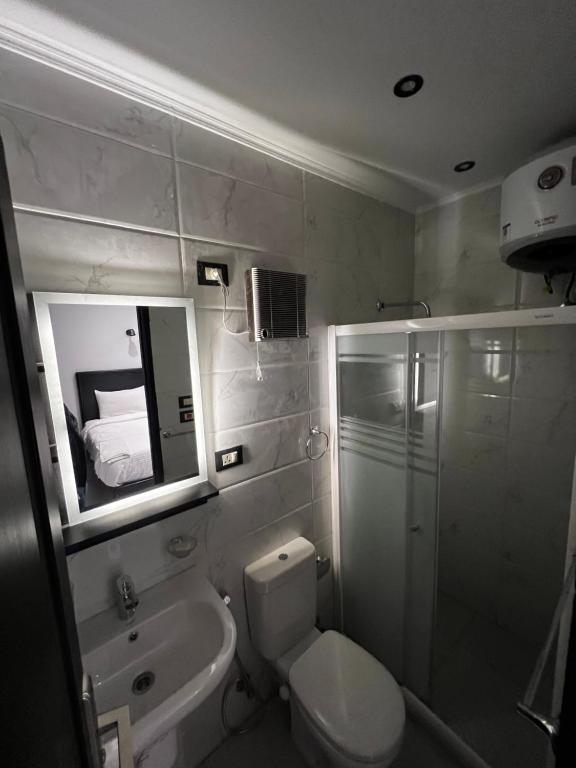 Koupelna v ubytování Helio Cairo Hotel