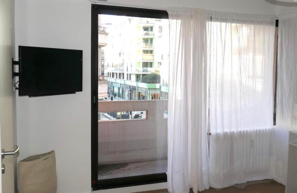 Μια τηλεόραση ή/και κέντρο ψυχαγωγίας στο M007-8-9 Marquer Chambre colocation proche de la Gare