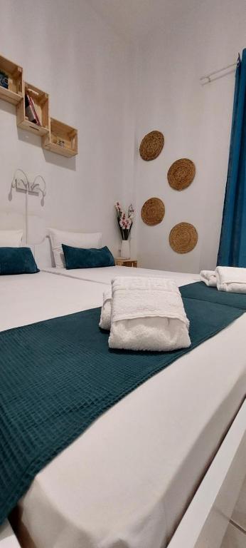 Postel nebo postele na pokoji v ubytování Kato Yialos Paros