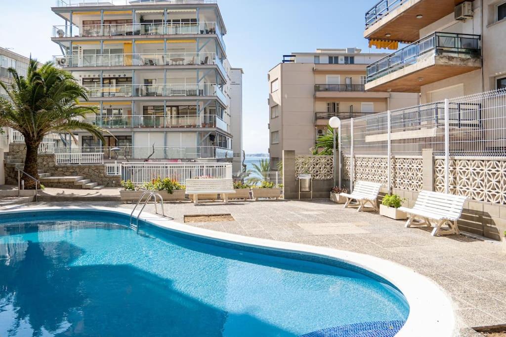 Bazén v ubytování 1ªLinea Mar-Piscina-Wifi-PortAventura-Luxury-Chill5 nebo v jeho okolí