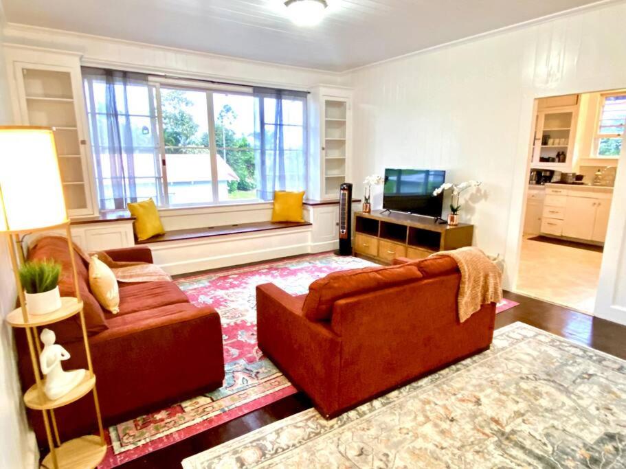 Kuchyň nebo kuchyňský kout v ubytování YOUR HILO HOMEBASE - Lovely 3 Bedroom in Heart of Hilo with AC!