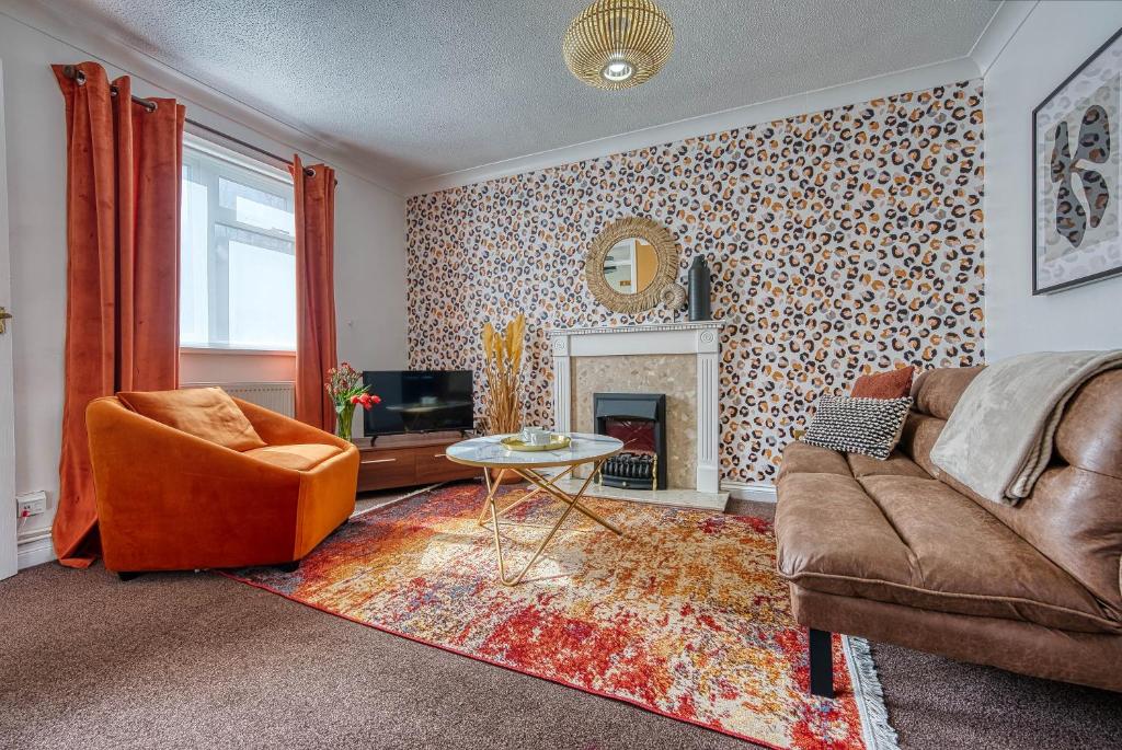 a living room with a couch and a fireplace at CAPRI 13 SA - Cosy 2 bed house, Close to M1 & Loughborough University, Free WIFI, Free PARKING, - Ask for contractor rates! in Loughborough