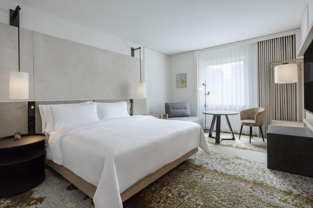 Cama ou camas em um quarto em The Westin Grand Frankfurt