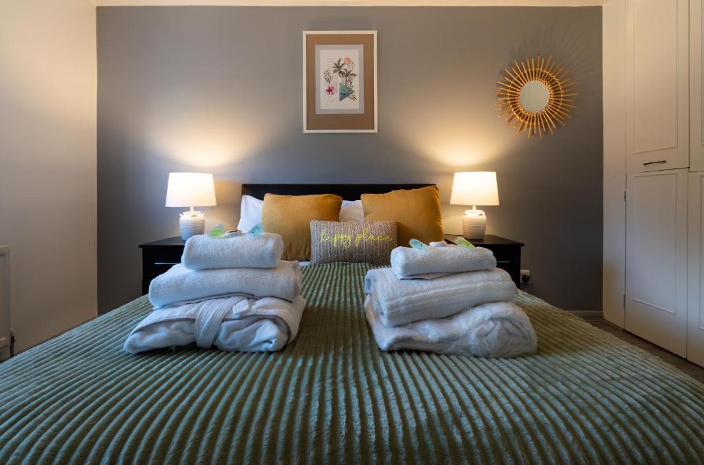 Ένα ή περισσότερα κρεβάτια σε δωμάτιο στο Get Away Holiday Home With Hot Tub Sleeps 6