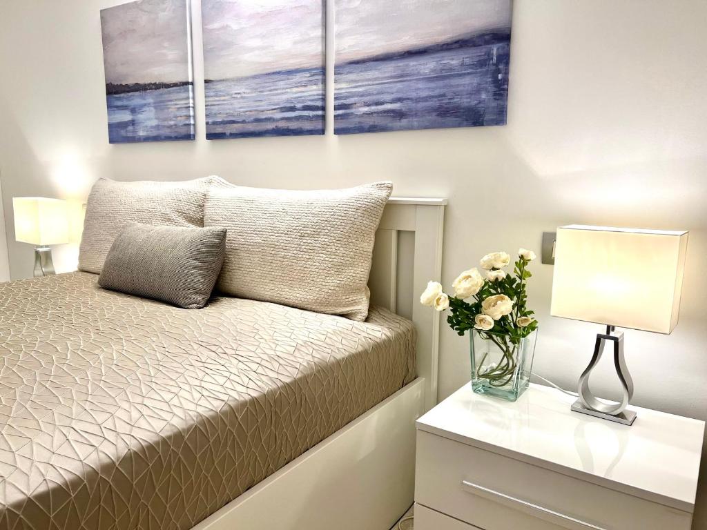 A bed or beds in a room at PAGANINI suites and apartments
