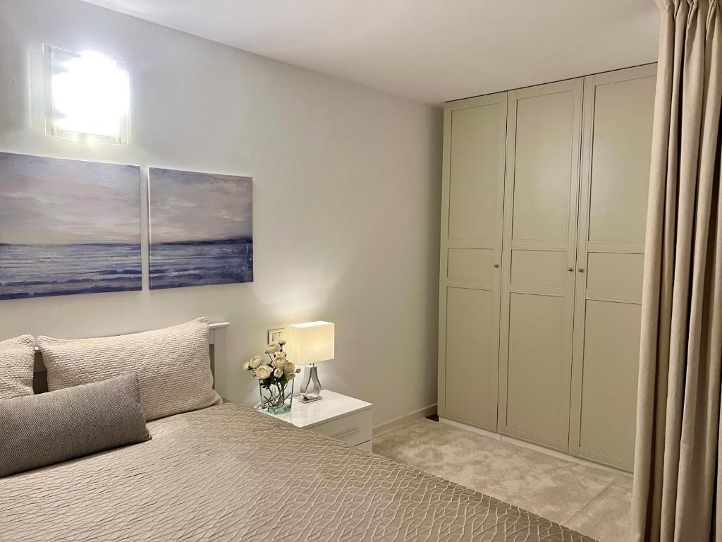 A bed or beds in a room at PAGANINI suites and apartments
