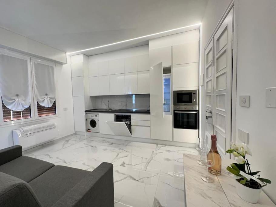 A kitchen or kitchenette at [Suite Aurora] Luxury in the center of Sanremo