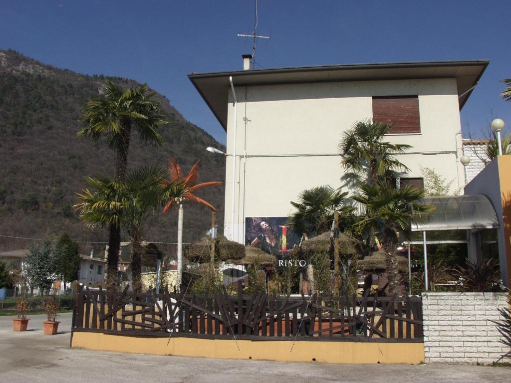 Nespecifikovaný výhled na hory nebo výhled na hory při pohledu z hotelu
