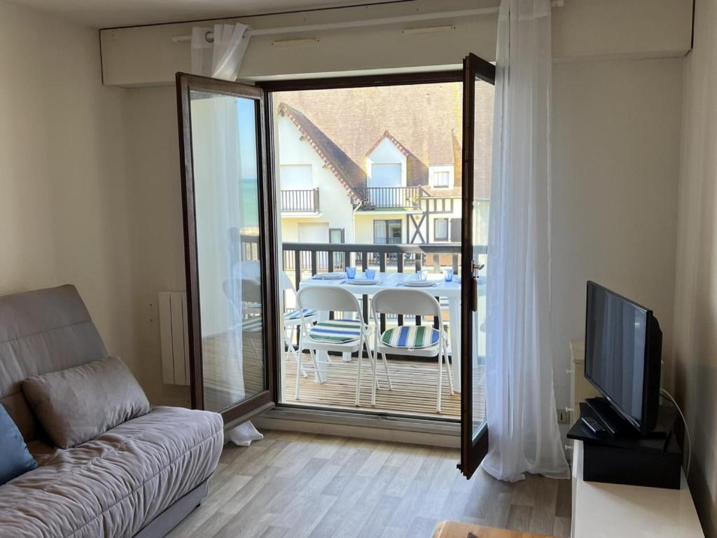 Posedenie v ubytovaní Appartement 2 pièces avec balcon et accès direct plage à Cabourg, animaux admis - FR-1-487-352