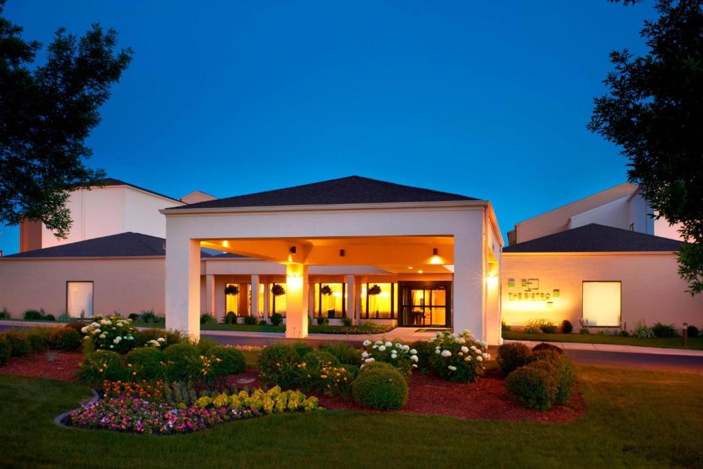 a large white house at night with flowers at Courtyard by Marriott Minneapolis-St. Paul Airport in Mendota Heights