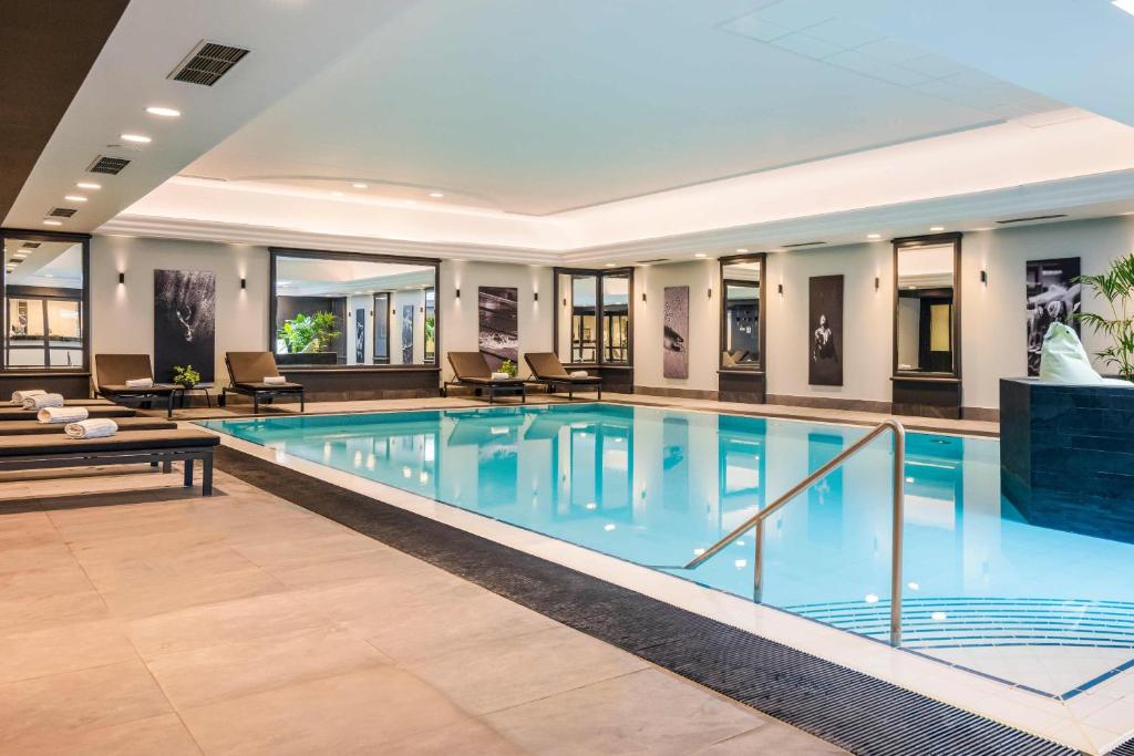 a large swimming pool in a hotel lobby at Renaissance Brussels Hotel in Brussels