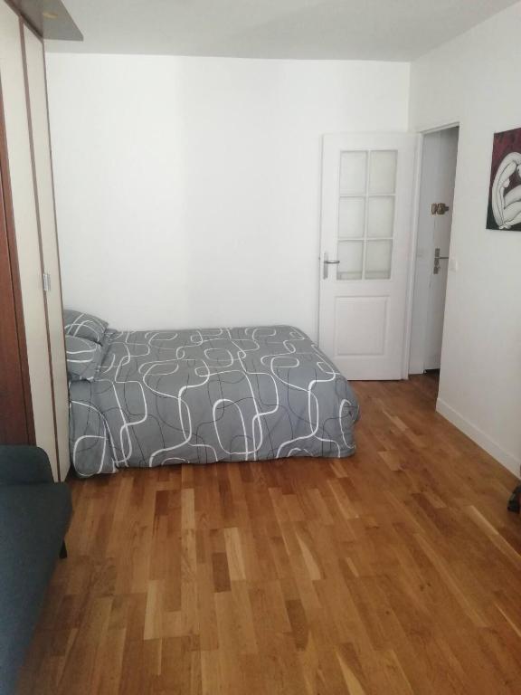 Posteľ alebo postele v izbe v ubytovaní STUDIO PARIS BASTILLE