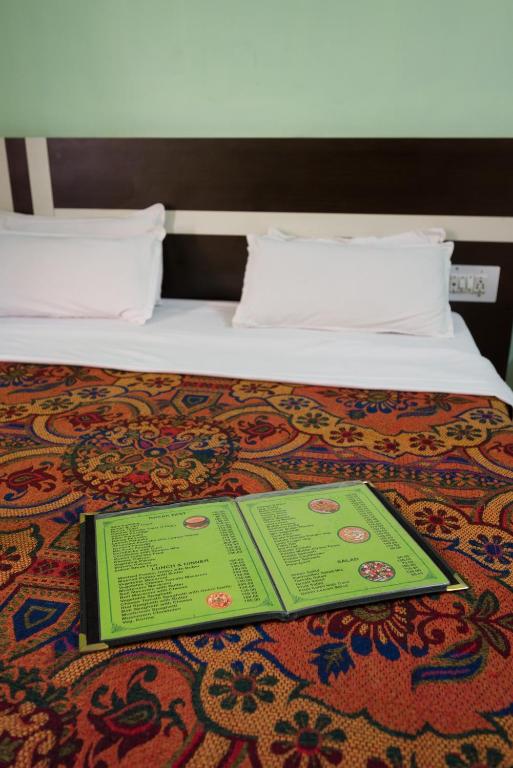 Postel nebo postele na pokoji v ubytování Hotel Prem Villas Pushkar