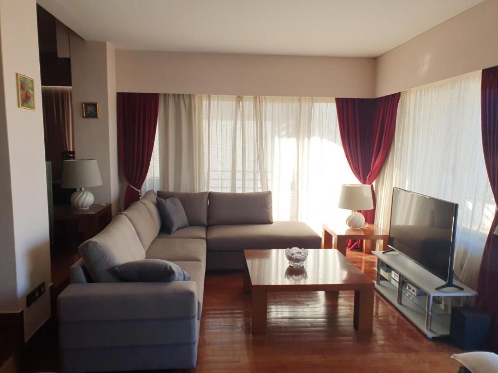 Posedenie v ubytovaní Luxury Athenian Riviera Apartment 135 sqm at Voula