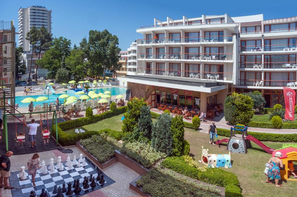 Bazén v ubytování Mercury Hotel-Premium All Inclusive nebo v jeho okolí