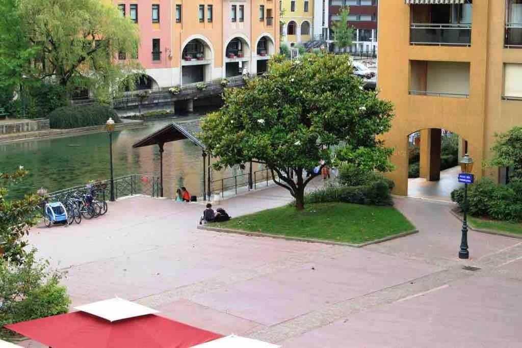 Vonkajšia záhrada v ubytovaní Reve de Jade devant le canal