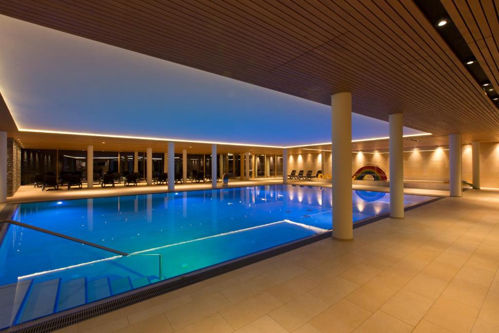 Bazén v ubytování Almhotel Hochhäderich nebo v jeho okolí