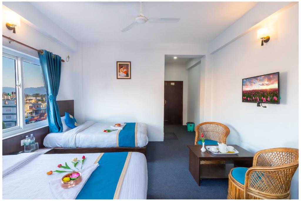 Letto o letti in una camera di Hotel Tulip Pokhara Inn