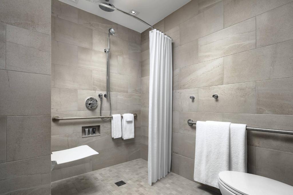 JW Marriott Edmonton ICE District - Resim 16