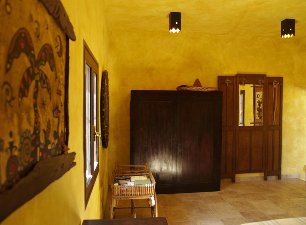 a hallway with a door and a chair in a room at Case d'Artista in Savelletri di Fasano