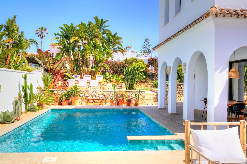 Villa Mas Tranquila - A stylish villa with pool 150 m from the beach