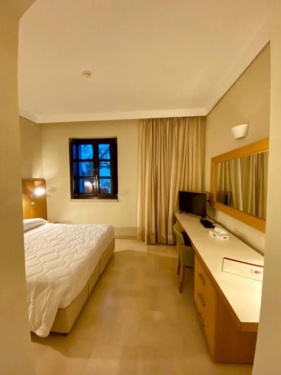 Postel nebo postele na pokoji v ubytování Hotel Saraceno Al Faro