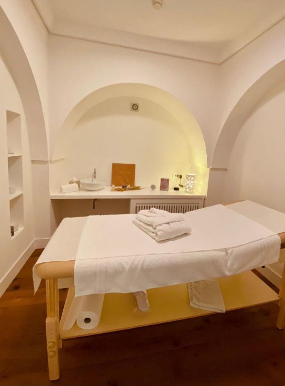 Postel nebo postele na pokoji v ubytování Hotel Saraceno Al Faro