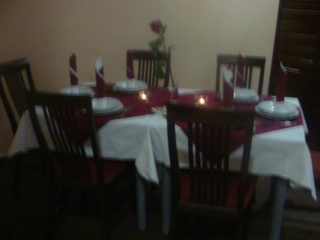 Restauracja lub miejsce do jedzenia w obiekcie Lugarnica