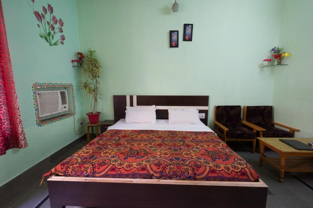 Postel nebo postele na pokoji v ubytování Hotel Prem Villas Pushkar